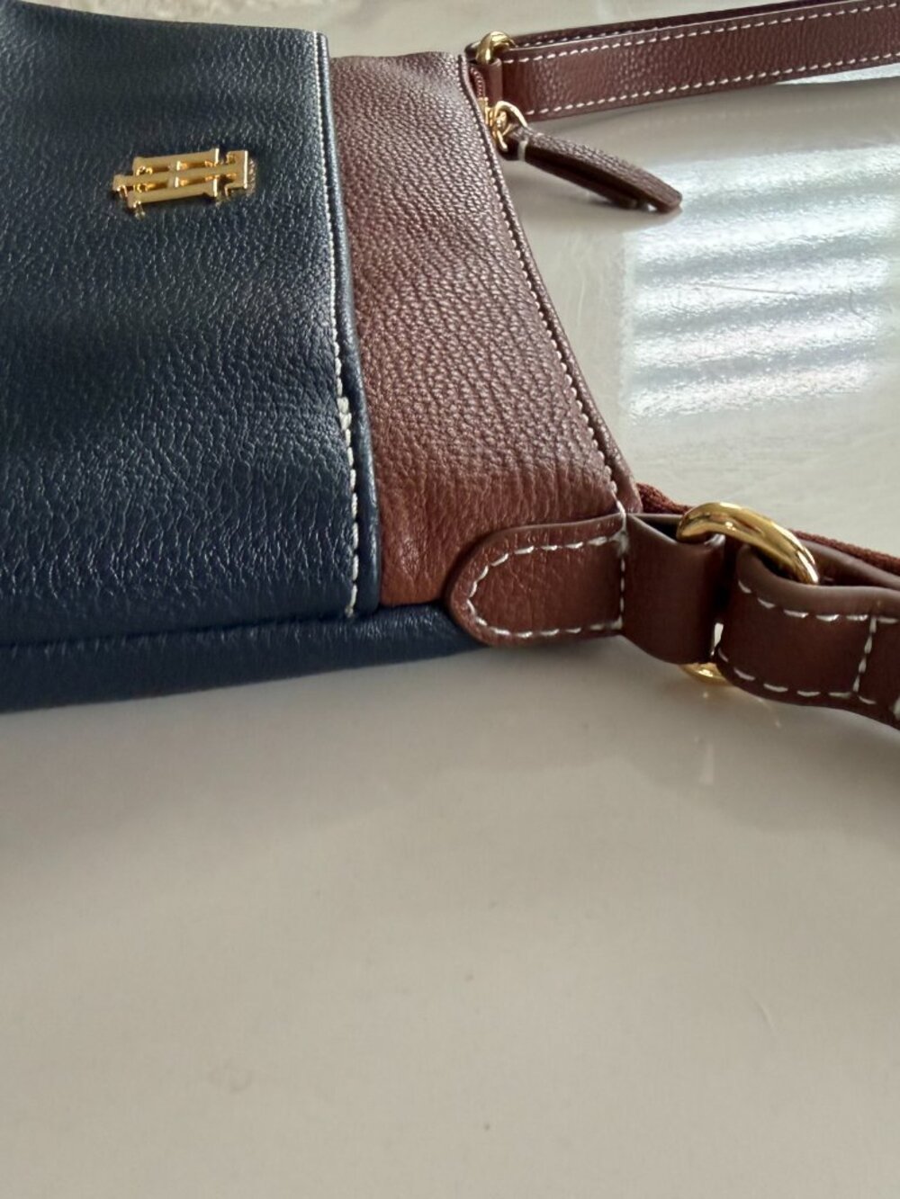 Tommy Hilfiger Navy Blue & Brown Crossbody Bag Gold Logo Crossbody Purse - Picture 6 of 13